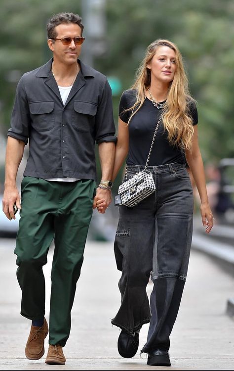 Black Lively And Ryan Reynolds, Ryan Reynolds Style, Blake Lively Street Style, Blake Lively Outfits, Blake Lively And Ryan Reynolds, Blake Lively Ryan Reynolds, Kimberly Guilfoyle, Blake Lively Style, Hold Hands