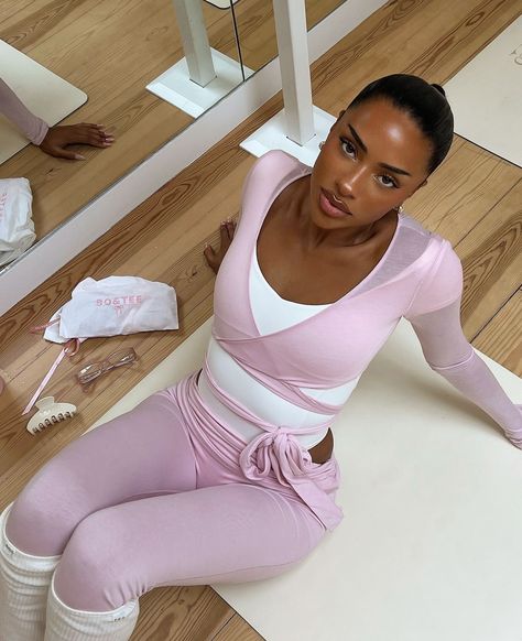 Flats Coquette, Girly Pink Aesthetic, Pilates Outfit, Gymwear Outfits, A Balanced Life, Clueless Outfits, Cute Gym Outfits, Wellness Lifestyle, Pilates Princess