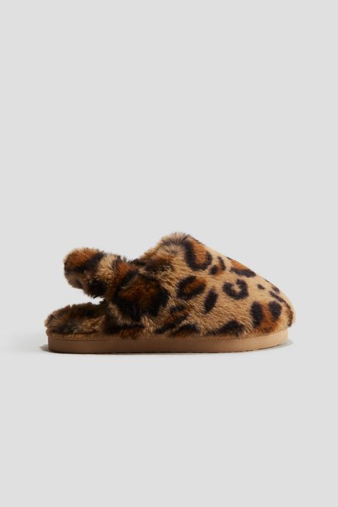 Slippers in soft  napped fabric. Fluffy trim over foot and an elasticized heel strap. Lining and insoles in fluffy fabric. Fluted soles. Sole thickness 1/2 in. Leopard Print Slippers, Big Slippers, Trendy Slippers, Fluffy Fabric, Bee Embroidery, Pink Minnie, Stylish Pants, Romper Outfit, Soft Leggings