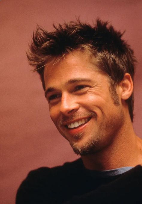 Warrior Cut Hair, Brett Pitt, Brad Pitt Short Hair, Brad Pitt Interview, Mens Haircuts Thick Hair, Brad Pitt Haircut, Brad Pitt Hair, Spikey Hair, Bradley Pitt