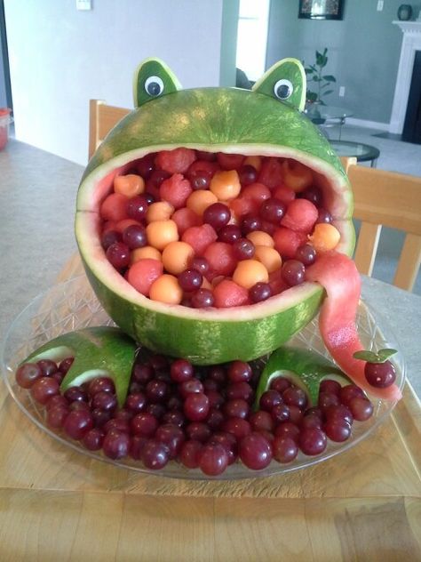 Fruit Creations, Fruit Platter Designs, Food Boards, Decorações Com Comidas, Food Art For Kids, Fruit Arrangements, Bee Birthday, Food Carving, Easy Food Art