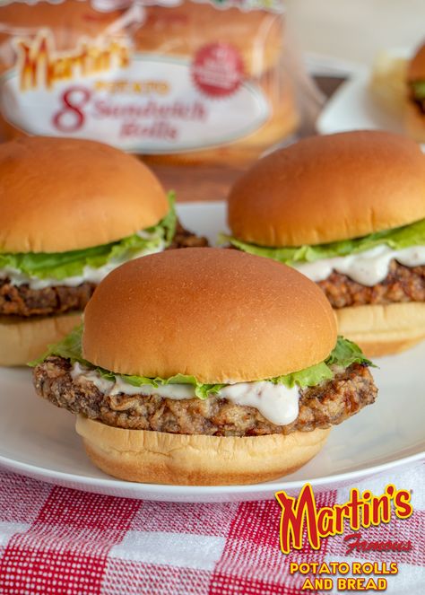 Chicken Fried Steak Sliders, Country Fried Steak Sandwich, Chicken Fried Steak Sandwich, Chicken Breast Sandwich Recipes, Dry Soup Mix Recipes, Country Fried Steak Recipe, Green Leaf Lettuce, Chicken Breast Sandwich, Country Fried Chicken