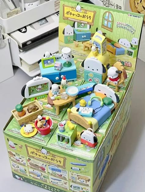 Pochacco Things, Mini Crafts, Calico Critters Families, Hello Kitty Toys, Kawaii Toys, Image Swag, Japanese Toys, Calico Critters, Hello Kitty Items