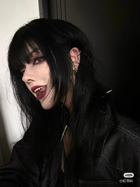 Black Hair Alternative, Style Black Hair, Band Hairstyles, Rubber Band Hairstyles, Alternative Girl, Hairstyles For Natural Hair, Vampire Girl, Marceline The Vampire Queen, Hair Dyed