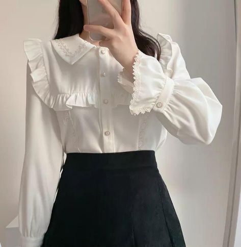 Kemeja Korean Style, Blouse Korean Style, Korean Blouse, Womens Trendy Dresses, Lace Short Sleeve Top, Modest Dresses Casual, Woman Suit Fashion, Trendy Fashion Tops, Korean Fashion Dress