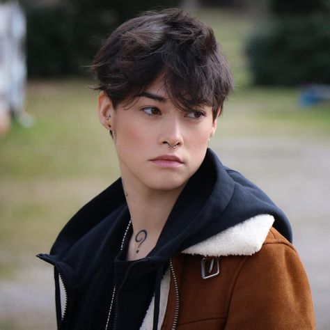 Adeɴ Clт (@aden.clt) • Instagram photos and videos Ruby Rose Hair, Queer Hair, Androgynous Women, Masc Women, Fashion Models Men, Tomboy Hairstyles, Short Hair Tomboy, Queer Fashion, Unique Faces