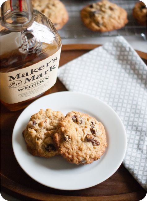 Bourbon Cookies Recipe, Bourbon Cookies, Baking Chocolate Chip Cookies, Raisin Cookie Recipe, Best Oatmeal Cookies, Raisin Cookies, Oatmeal Raisin, Chocolate Baking, Oatmeal Cookies