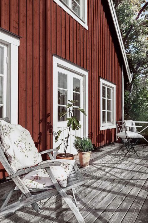 Cottage Cladding, Iceland Homes, Nordic Exterior, Scandi Cabin, Scandinavian Cabins, Swedish Cabin, Swedish Country House, Nordic Cabin, Red Cabin