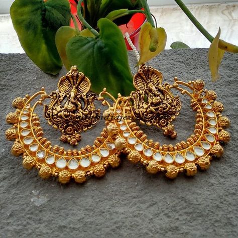 Ram leela earrings - South India Jewels Ram Leela, Latest Indian Jewellery, Nose Pins, Jewellery Diamond, Jewellery Indian, Indian Jewellery Design, Ornament Box, Vintage Bollywood, Color Beads