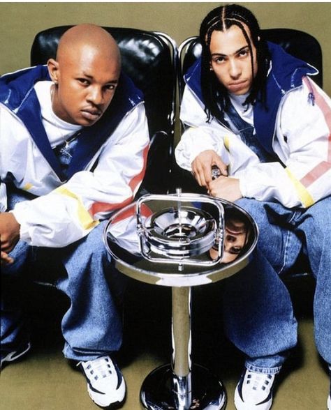 Kriss Kross 90s, Hip Hop Style Outfits, Kriss Kross, Hair Twists Black, Kris Kross, History Of Hip Hop, Hip Hop Classics, Ball Aesthetic, Streetwear Inspiration