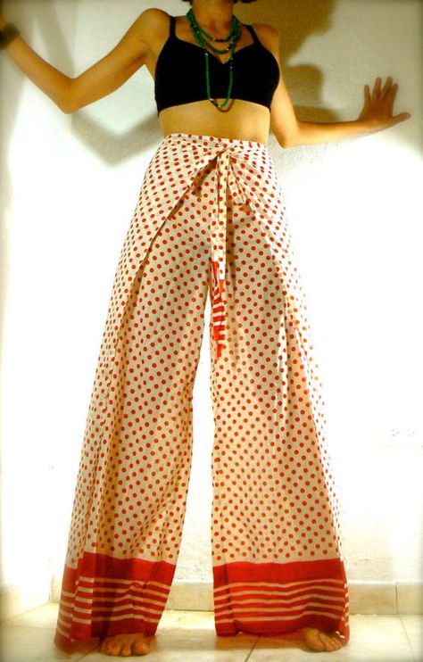 E ach piece makes one leg, sewn together in the U (make the U long enough to go from belly to back of waist), make tops of U long eno... Wrap Pants Pattern, Harem Pants Diy, Pantalon Thai, Harem Pants Pattern, Diy Pants, Trousers Pattern, Diy Wardrobe, Wrap Pants, Skirt Pant