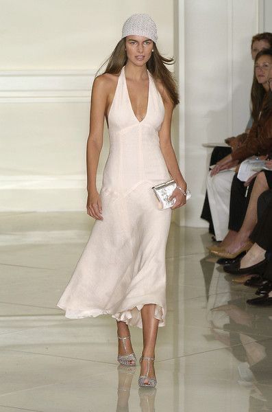 Ralph Lauren Runway, 2005 Fashion, New York Spring, Ralph Lauren Style, Lauren White, Glam Dresses, Runway Pictures, 2000s Fashion, Mode Inspiration