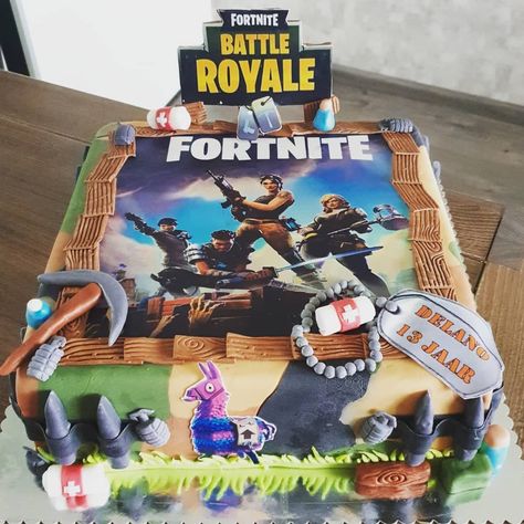 Cake Fortnite, Donut Ideas, 8th Birthday Cake, Fancy Desserts, 8th Birthday, Fortnite, Birthday Parties, Cupcake, Mario