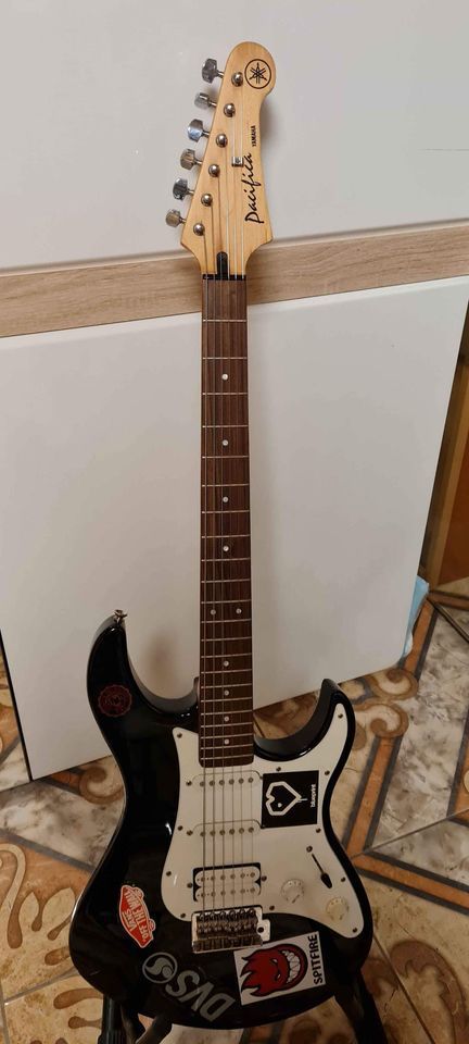 Strat Electric Guitar, Yamaha Electric Guitars, Yamaha Pacifica, Yamaha Guitar, Ibanez Guitars, Fender Strat, Instruments Music, Guitar Obsession, Guitar Electric