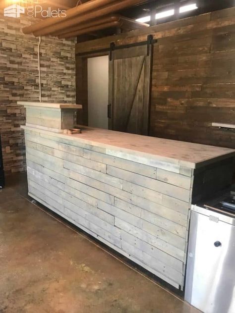 The boards on this Pallet Counter were painted different colors to emphasize the wood grain and tone differences. Diy Retail Counter Plans, Farm Store Decor, Cash Counter Design, Pallet Bars, Cash Wrap Counter, Bar Pallet, Pallet Counter, Repurpose Pallets, Small Pallet