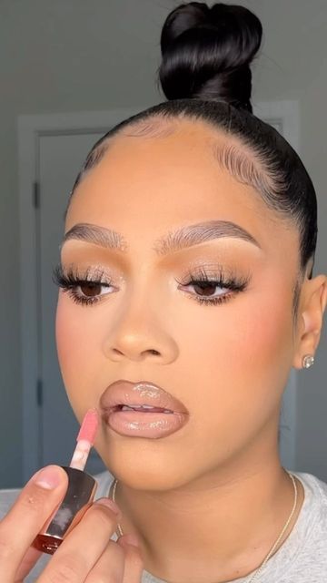 Concealer Lip Combo, Dark Liner With Lipgloss, Brown And Nude Lip Combo, Liner And Gloss Combo, Brown Liner Pink Lips, Logan Nicole Makeup, Nude Lip Combos For Black Women, Nude Lip Black Women, Pinky Nude Lip Combo