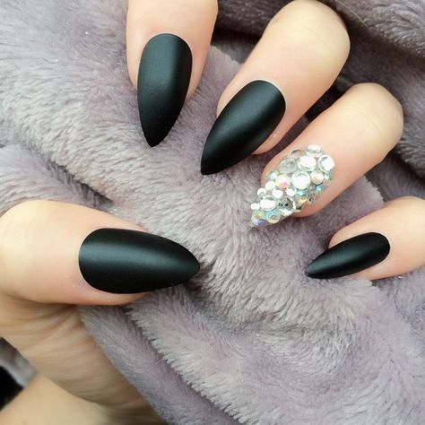 Stiletto Nails Pinterest Matte Stiletto Nails, Matte Black Nails, Stiletto Nail Art, Nagel Tips, Stiletto Nails Designs, Almond Nails Designs, Almond Nail, Uv Gel Nails, Nail Shapes