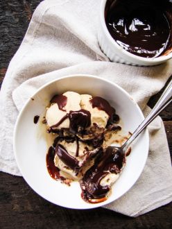 30-Second, 3-Ingredient, Microwave Hot Fudge Best Healthy Recipes, Hot Fudge Sauce, Fudge Sauce, Microwave Recipes, Things To Make, Hot Fudge, Angel Food Cake, Eat Dessert First, Food Cake