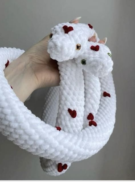 Crochet Snakes, Knitting Tattoo, Crochet Knit Top, Easy Crochet Animals, Plushie Patterns, Crochet Design Pattern, Fun Crochet Projects, Diy Crochet Projects, Crochet Patterns For Beginners