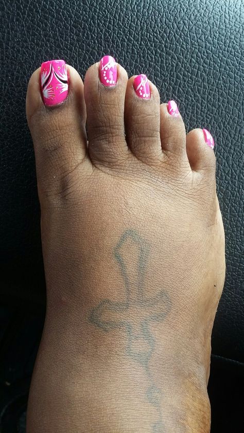 June 2017 💅 My fat foot ! Ugly Feet Pedicure, Feet Nail Design, Foot Pedicure, Finger Nails, Feet Nails, Paw Print Tattoo, Nail Care, Nail Designs, A Woman