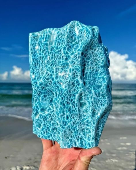 What does larimar make you think of? 🏖️ Photo ©️ Lovingthyselfrocks #minerals #crystals #gems #larimar #larimarstone #gemstone #larimarcabochon #gemstones #geologypage #geologyrocks #pictureoftheday #oceanlover #gemlover Geology Rocks, Larimar Stone, Gemstone Cabochons, Faceted Gemstones, Crystals Minerals, Geology, Artisan Jewelry, Precious Stones, Loose Gemstones