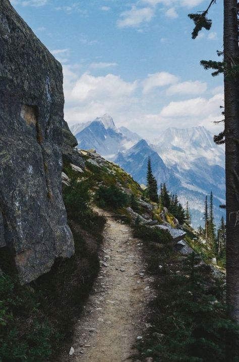 Hiking Wallpaper Aesthetic, Vision Board Pictures Mountains, Sable Peak Aesthetic, Hiking Aesthetic Wallpaper, Hiking Aethestic, Hiking Asethic, Mountain Hike Aesthetic, Hiking Mountain Aesthetic, Hike Aesthetic Summer