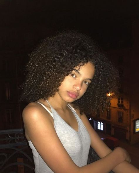 Poc Faceclaims, Paola Locatelli, Classy Girl, French Beauty, Curly Hair Inspiration, Curly Girl Hairstyles, Curly Girl, Black Girls Hairstyles, Aesthetic Hair