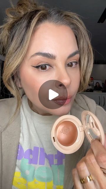 74K views · 4.5K likes | Erica Taylor on Instagram: "Rare beauty highlight #contour ##highlight #multifunctional #blush #makeuphacks #over40 #mua @rarebeauty powder highlight in shade reflect @ciatelondon lip oil" Erica Taylor, Contour Highlight, Makeup Mistakes, Powder Highlighter, Rare Beauty, Lip Oil, Highlighter, Makeup Tips, Beauty Hacks