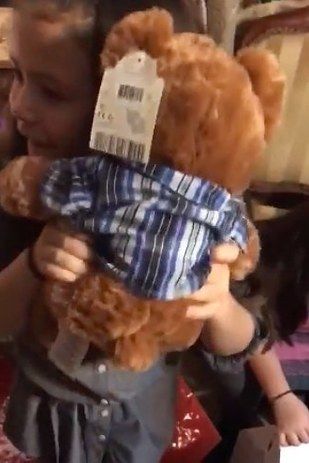 She had arranged to have special teddy bears built for the youngest girls that contained audio messages from their late grandpa. | These Girls Had The Best Reaction To Getting Toys With Their Late Grandpa's Voice Stop Crying, These Girls, Teddy Bears, Buzzfeed, The Voice, Bears, Teddy Bear, Audio, Good Things