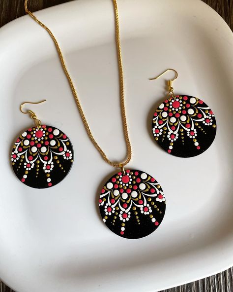 Mandala Jewellery, #rings #jewelry #ring #earrings #jewellery #necklace #fashion #silver #gold Dot Painting Jewelry, Dot Art Earrings, Diy Elegant Earrings, Mdf Earrings, Terracotta Jewellery Making, Terracotta Jewellery Designs, Surf Yoga, Mandala Jewelry, Diy Fabric Jewellery