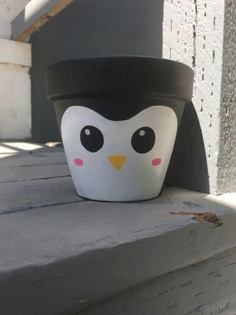 Animal Pot Painting Ideas, Cute Clay Pot Painting Ideas, Animal Painted Pots, Easy Pot Painting Designs, Small Flower Pot Painting Ideas, Gamla Painting Ideas, Plantpot Idea, Black Pot Painting Ideas, Kulhad Painting Ideas