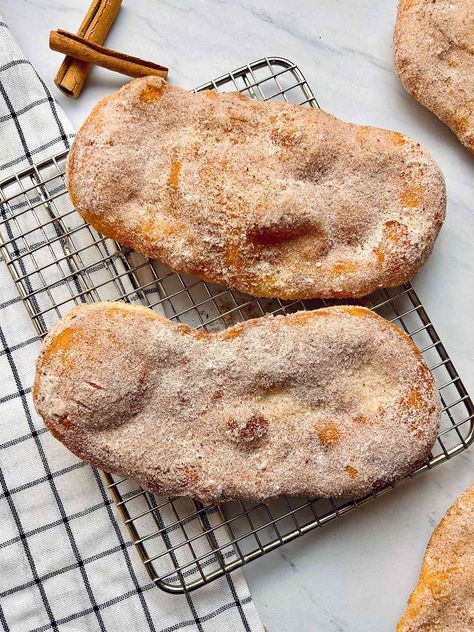 Homemade Drop Dumplings Recipe, Beaver Tails Recipe, Doughboys Recipe, Drop Dumplings, Beaver Tails, Canadian Food, Dumpling Recipe, Instant Yeast, Cinnamon Sugar