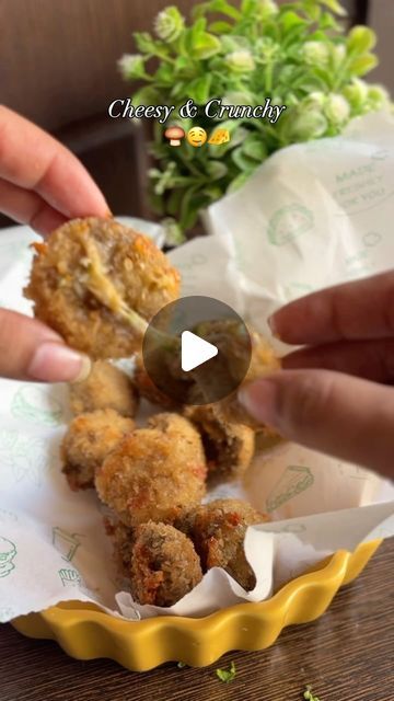 Mehak Aggarwal| MOMOLOVER on Instagram: "Share/Tag/Save😌🍄‍🟫💁🏻‍♀️
Recipe-
Clean-Remove-Blanch the Mushrooms
For Stuffing-
Capsicum-Cheese-onion-Garlic/GarlicPowder-Salt-Blackpepper
For Slurry-
Refined & Corn flour with Chilli Flakes
-Bread Crumbs & Oil to Fry
For Dip 
Garlic-Ginger-Green-chillies-Onion-Coriander-Shezwanchutney/Garlicchutney-Water
Mix and enjoy! 💗
Make sure to cut everything very nice and small to bang the perfect taste🤤
.
[Mushroom,Recipe,Tasty,Stuffed,Cheese,Chilli mushroom,Homemade]
.
#ivegetariangirl #homemade #recipe #recipeoftheday #mushroom #mushrooms #easyrecipes" Chilli Mushroom, Mushroom Starters, Mushroom Recipes Indian, Continental Recipes, Cooking Shooking, Cheese Fries Recipe, Alka Yagnik, Mushroom Recipe, Garlic Mushrooms