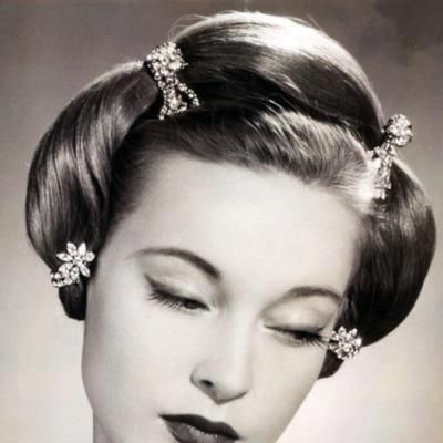 hair ! Diamond Face Shape, Hair Jewels, Hair Combs, Retro Hairstyles, Vintage Glamour, Vintage Hairstyles, Up Girl, Vintage Beauty, Her Hair