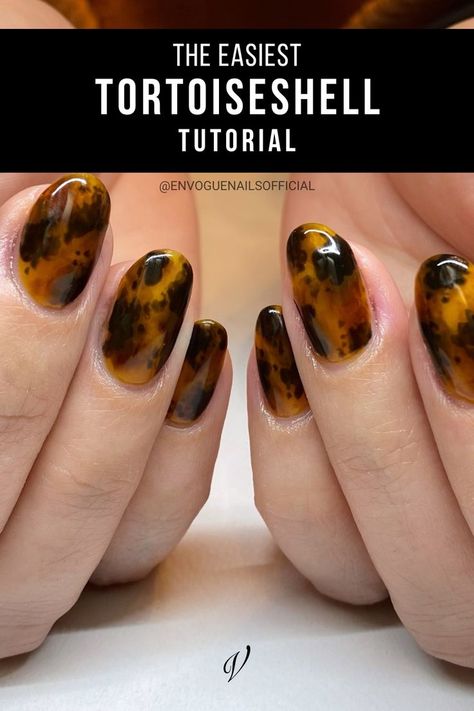 Photo of a set of nails with tortoiseshell nail art on all fingernails, the header text reading "the easiest tortoiseshell tutorial" How To Do Tortoiseshell Nails, Tortie Nails Tutorial, Tortishell Nails Design Diy, How To Do Tortoise Nails, Tortoise Shell Nails Blooming Gel, Tortoise Nail Tutorial, Diy Tortoise Nails, How To Paint Tortoise Shell Nails, Tortoise Shell Nail Tutorial