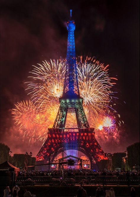 Art Wallpaper Aesthetic, Opera Singing, Paris Photography Eiffel Tower, Eiffel Tower Pictures, Happy Bastille Day, History Aesthetic, Destined For Greatness, Eiffel Tower Photography, France Eiffel Tower