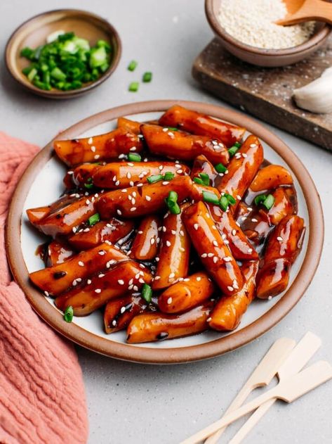 Tteokbokki Vegetarian, Vegetarian Tteokbokki, Non Spicy Tteokbokki, Tteboki Recipe, Topokki Recipe, Teokkboki Recipes Easy, Tteokbokki Sauce Recipe, Easy Tteokbokki Recipe, Vegan Tteokbokki