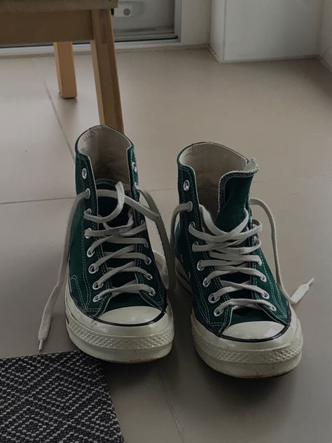 Green Aesthetic Fashion, Shoes Reference, Chuck 70s, Star Converse, Green Converse, All Stars Converse, Shoes Converse, Green Aesthetic, Chuck Taylor Sneakers