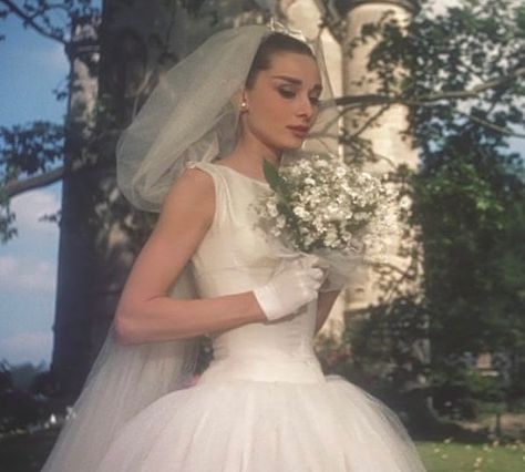 Audrey Hepburn Wedding Dress, Audrey Hepburn Wedding, Aubrey Hepburn, Hepburn Style, Diana Spencer, Funny Face, Dreamy Wedding, Lady Diana, 가을 패션