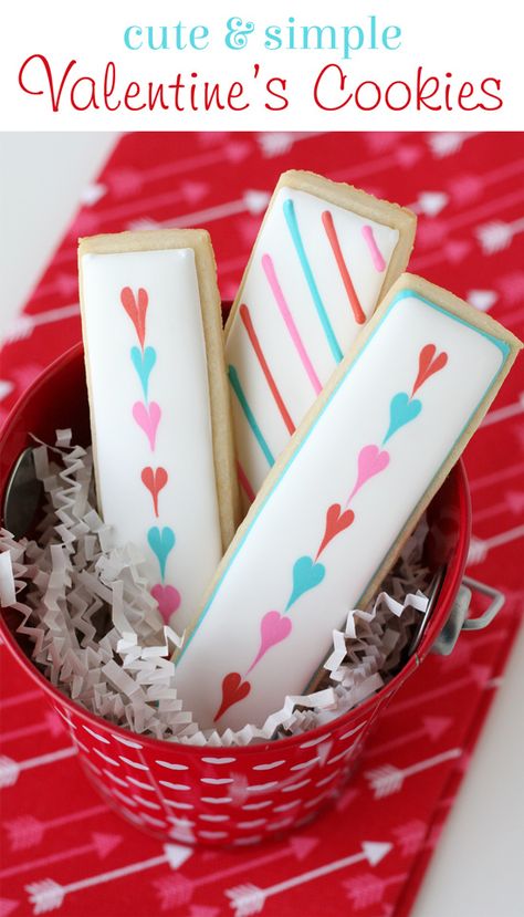 These Cute & Simple Valentine's Cookie Sticks are a perfectly adorable treat for class parties, and little gifts! Cookies On A Stick, Stick Cookies, Rolled Sugar Cookie Recipe, Valentine Cookies Decorated, Valentine Sugar Cookies, Valentines Baking, Cookie Sticks, Decorações Com Comidas, Valentines Day Food