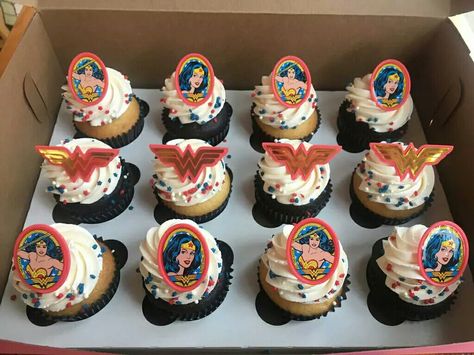 Wonder Woman cupcakes Wonder Woman Birthday Party, Pull Apart Cupcake, Wonder Woman Birthday, Pull Apart Cupcake Cake, Cold Stone, Woman Birthday, Woman Birthday Party, Cupcake Toppers Printable, Cupcake Cake