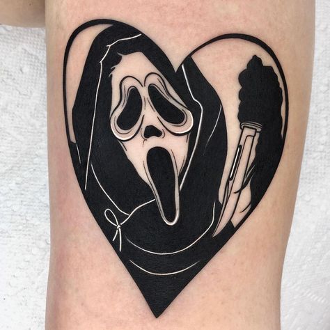 𝕹𝖆𝖙𝖊 𝕷𝖆𝖎𝖗𝖉 on Instagram: “. . . . . . #ghostface#ghostfacetattoo#scream#scream5#screamtattoo#hearttattoo#armtattoo#blacktattoo” Tattoos Ghostface, Scary Tattoo Ideas, Movie Tattoo, Ghostface Scream, Movie Tattoos, Scary Tattoos, Tattoo Zeichnungen, Spooky Tattoos, Heart Tattoo Designs