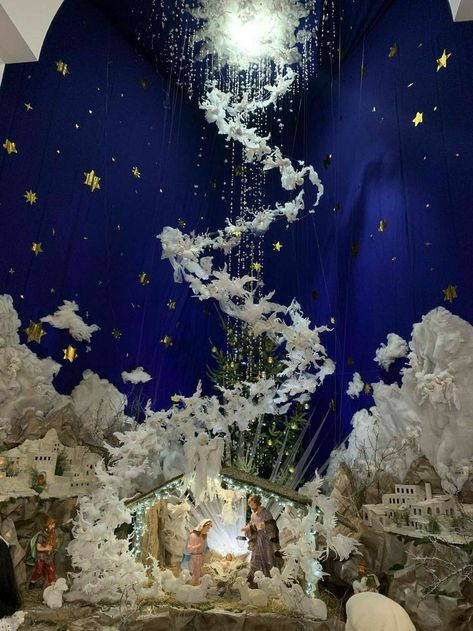 Hanging Nativity Scene, Diy Christmas Crib Ideas, Christmas Crib Ideas For Competition, Nativity Crib Ideas, Fontanini Nativity Display Ideas, Christmas Crib Ideas At Home, Christmas Crib Design, Christmas Crib Ideas Nativity Scenes, Pesebres Navidad Ideas Grandes