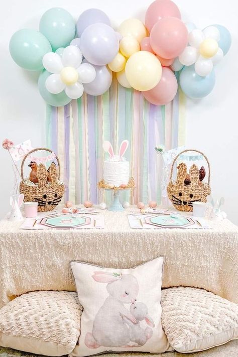 Don't miss this sweet Easter bunny-themed party! The table settings are gorgeous!! See more party ideas and share yours at CatchMyParty.com Adult Easter Party, Garland Balloon, Easter Baby Shower, Spring Daisy, Streamer Backdrop, Crepe Paper Streamers, Paper Streamers, Bunny Party, Balloon Arrangements