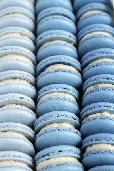 Blue Cooking Aesthetic, Light Blue Macarons, Dusty Blue Macarons, Blue And White Macarons, Blue Macaroons Aesthetic, Baby Shower Macarons Boys, Blue Macarons Aesthetic, Blue Baked Goods, Blue Aesthetic Food