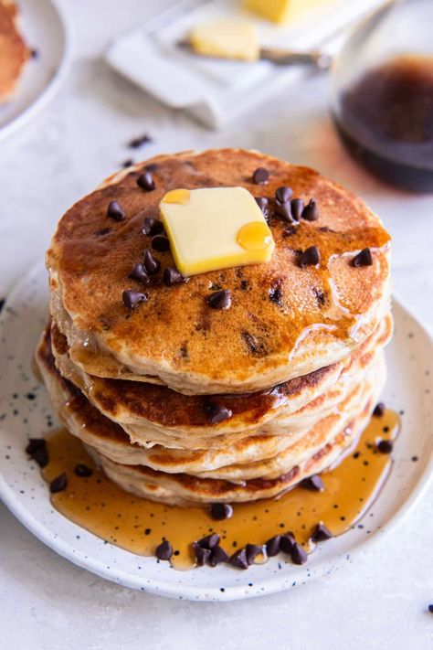 The BEST Chocolate Chip Pancakes Recipe! Easy to make, so fluffy and perfect for breakfast or brunch! My kids ask for these pancakes all the time!! Pancakes Recipe Easy, Milk Pancakes, Chocolate Chip Pancakes Recipe, Freeze Pancakes, Best Chocolate Chip, Oatmeal Pancakes, Chocolate Chip Pancakes, Pancakes Ingredients, Air Fryer Recipes Chicken