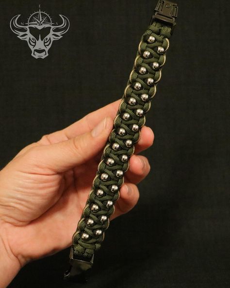 Stitched Solomons Dragon with Stainless Steel Beads . CORDS: Olive Drab 550, Black 550 STITCHING: Tan MicroCord BEADS: Stainless Steel . #eastandbulldesign #paracord #bracelet #paracordbracelet #surferbracelet #handcrafted #handmade #hobby Surfer Bracelets, Paracord Bracelet, 550 Paracord, Paracord Bracelets, Paracord, Stitching, Stainless Steel, Bracelet, Beads