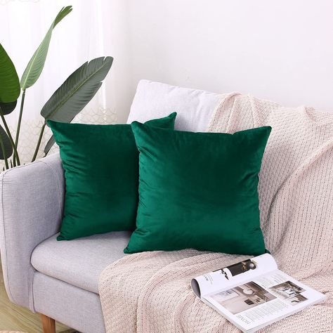 Emerald Green Couch, Green Sofa Living Room, Cream Throw Pillows, Green Velvet Pillow, Dark Green Velvet, Emerald Green Velvet, Plaid Throw Pillows, Home Decor Colors, Luxury Cushions