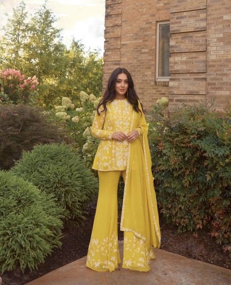 Indian Bridesmaid Outfit, Unique Indian Outfits, Indian Bridesmaid Dress, Bridesmaid Outfit Ideas, Shaadi Outfits, Yellow Sharara, Bridesmaid Dress Ideas, Sharara Dress, Embroidery Indian