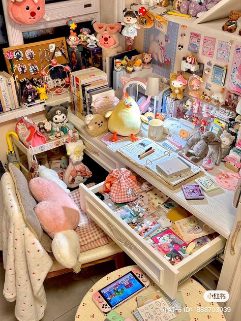 Maximalist Desk, Crib Inspiration, Craft Room Desk, Fairy Bedroom, Dream Desk, Study Desk Decor, Desk Inspo, Cute Diy Room Decor, Desk Inspiration